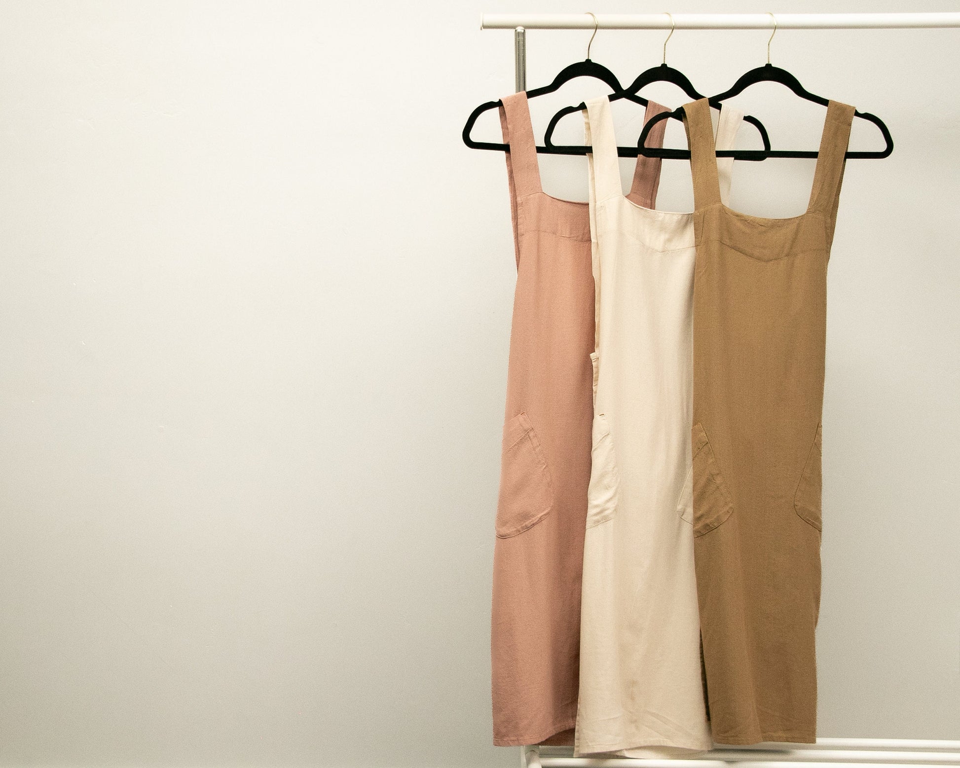 Mothers day Gifts for Mom | Personalized Linen Apron with Pockets for Gardening Cooking Crafting | Custom Gifts for Grandma