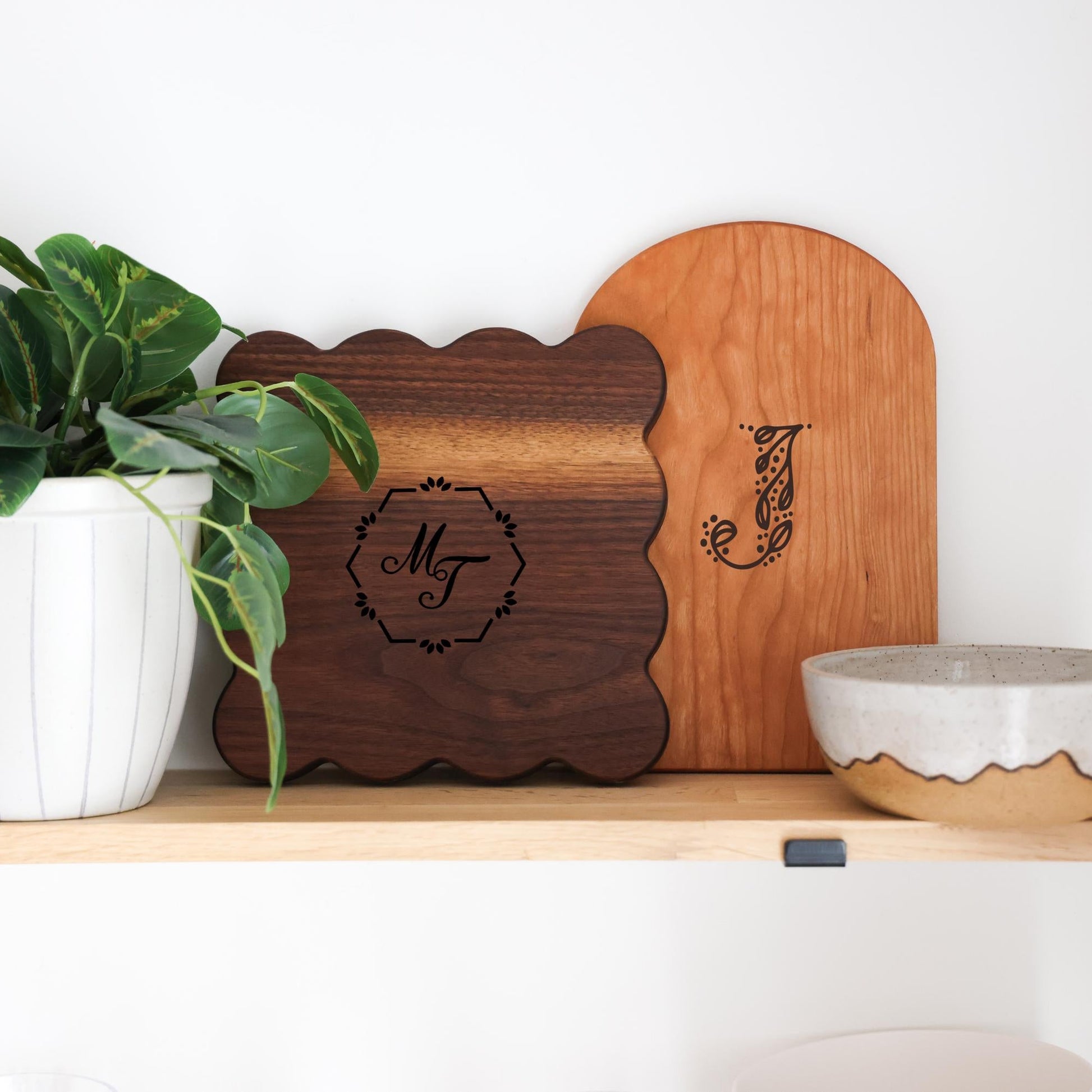 Scallop Monogram Cutting Board Gift Box | Custom Charcuterie Board Personalized | Custom Gift Idea Wedding | Thank you Housewarming Gift