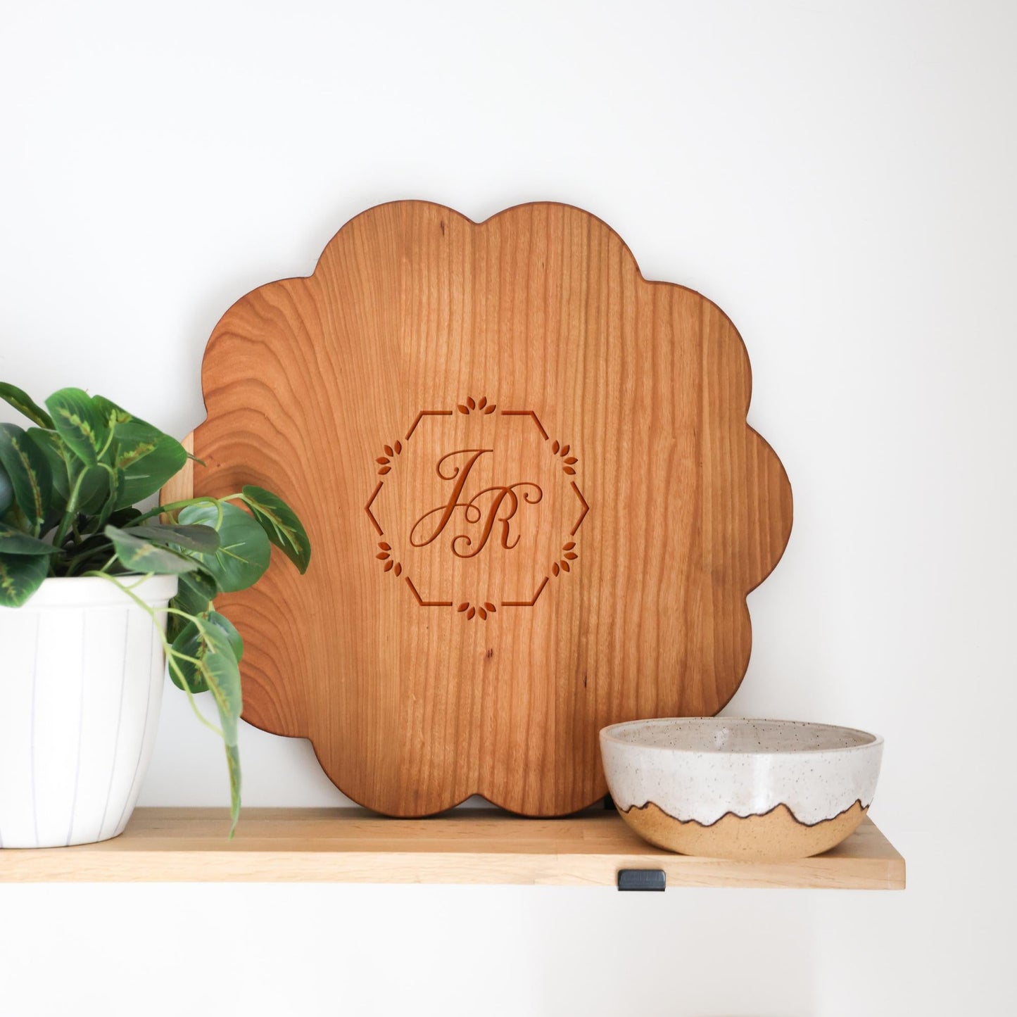 Scallop Monogram Cutting Board | Personalized Cutting Board | Personalized Charcuterie Board | Personalized Gift | Custom Gift Idea Wedding